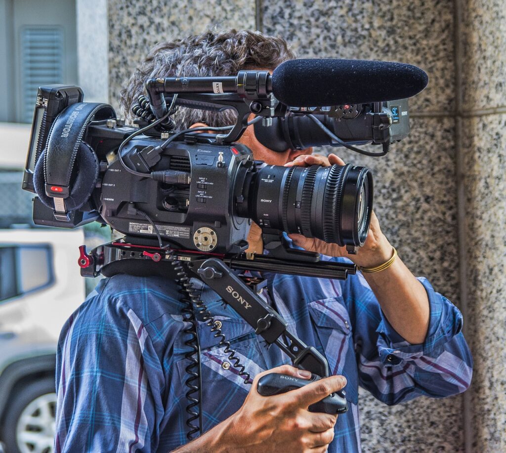 camera, cameraman, man-3467785.jpg